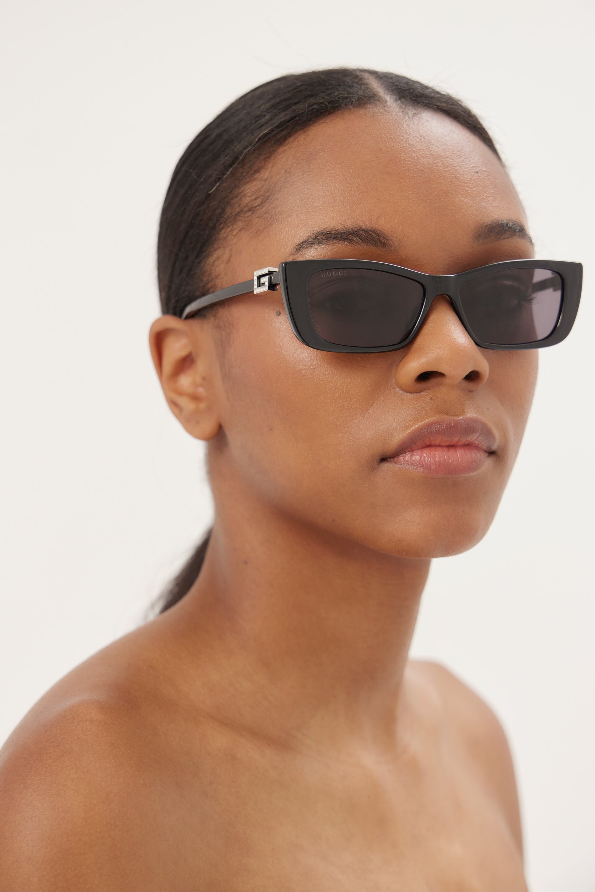 Gafas de sol Gucci de ojo de gato negras con logotipo plateado