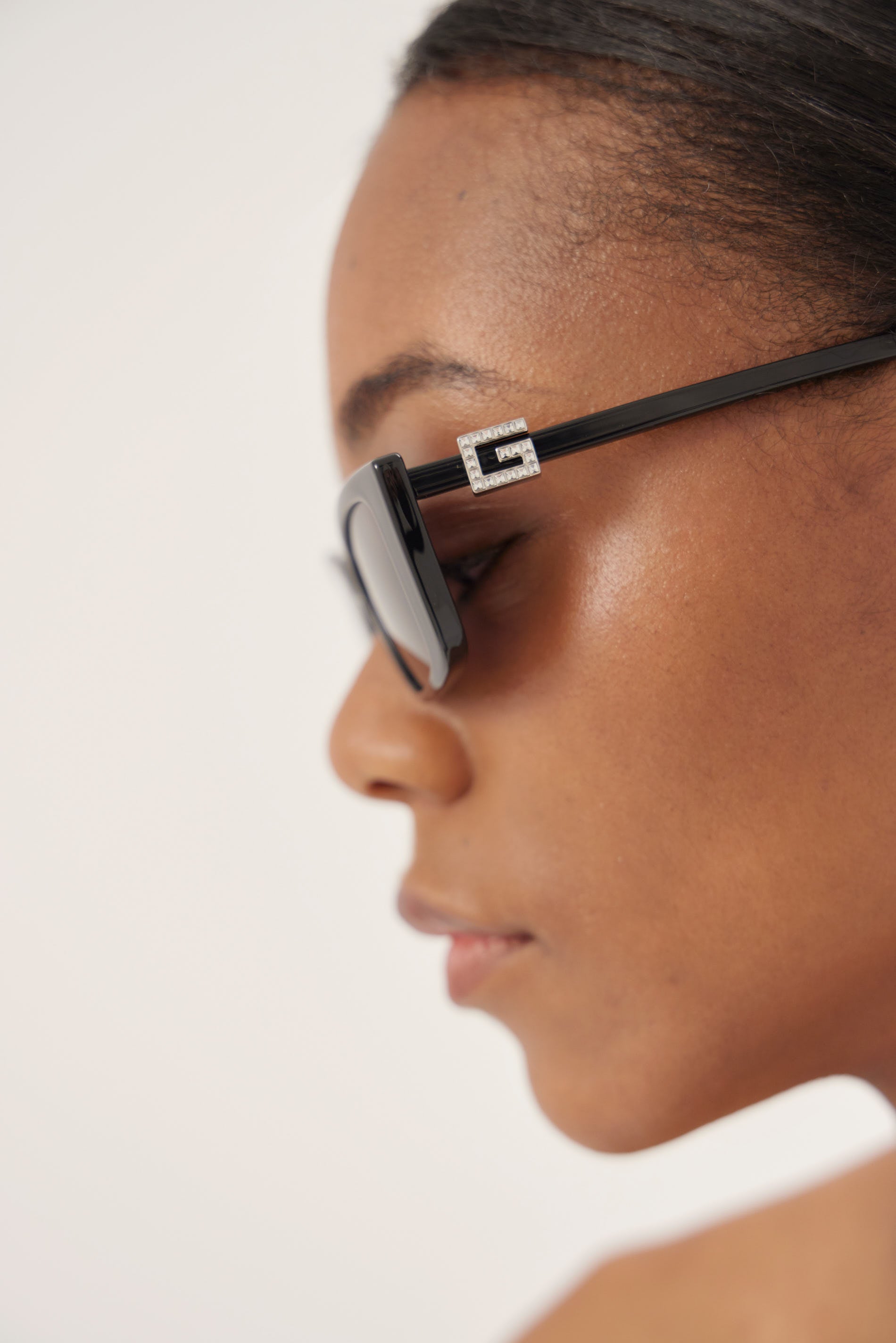 Gafas de sol Gucci de ojo de gato negras con logotipo plateado