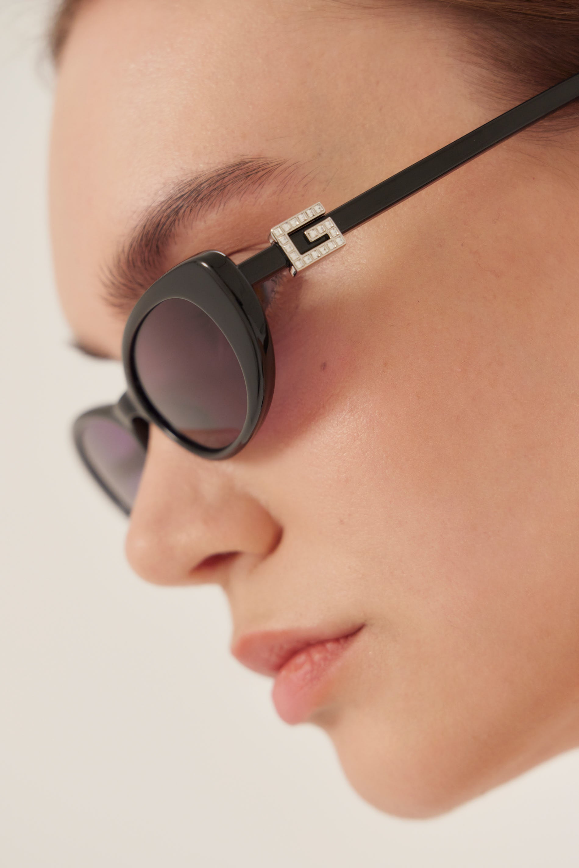 PRE ORDER Oval cat-eye black Gucci sunglasses with bedded logo