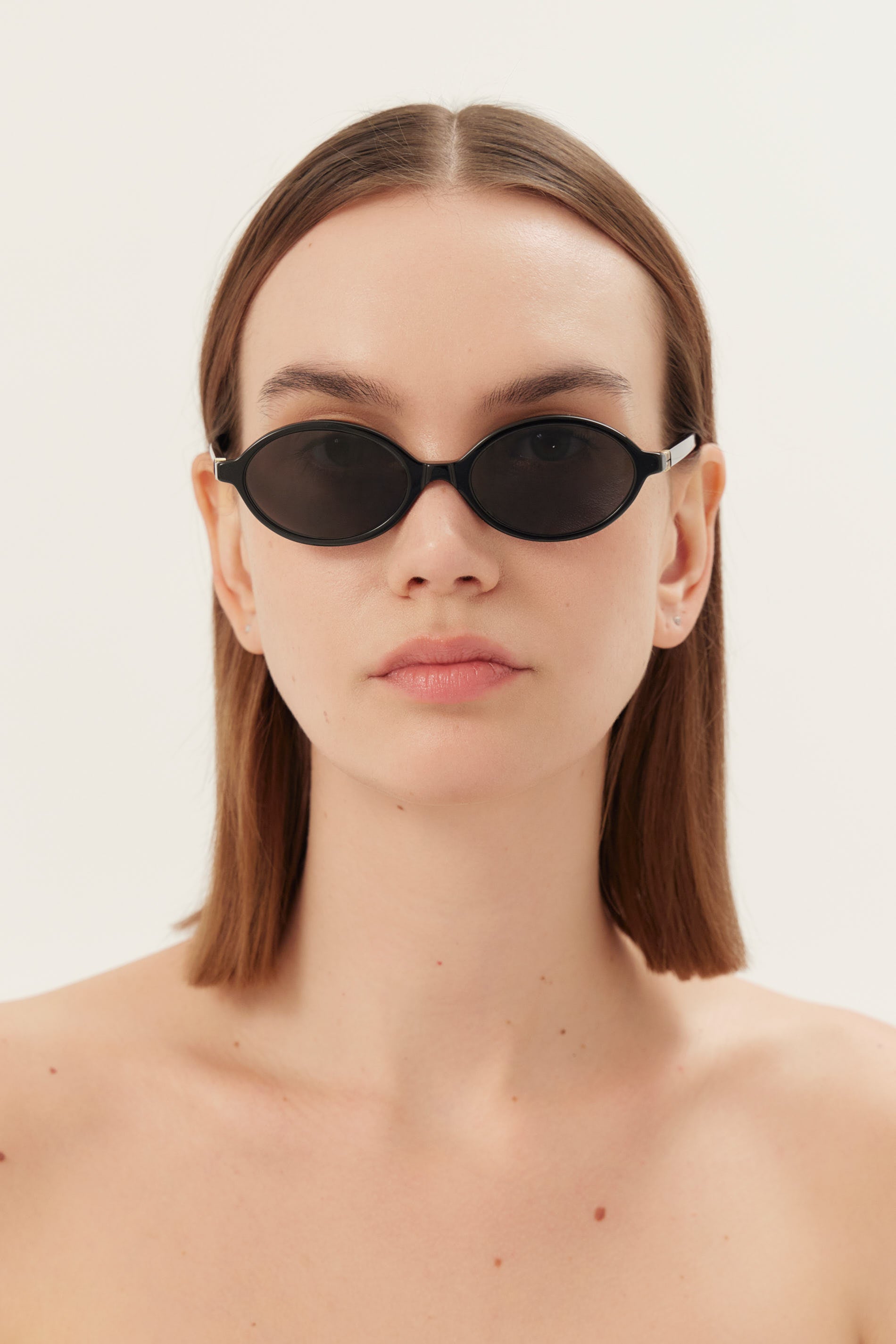 Miu Miu occhiali da sole ovali in acetato nero