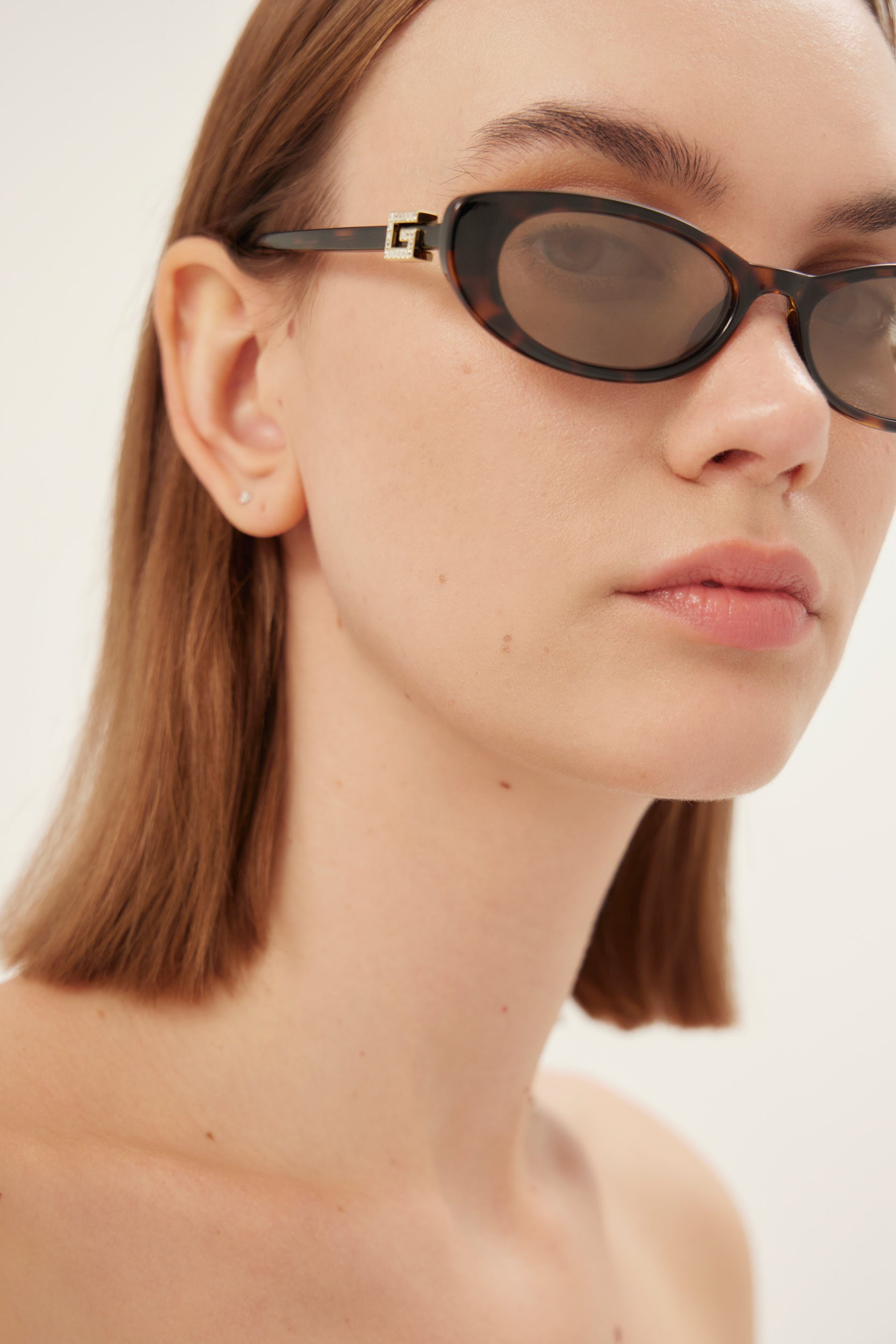 PRE-ORDINE - Occhiali da sole Gucci ovali cat-eye marroni e grigi con logo dorato