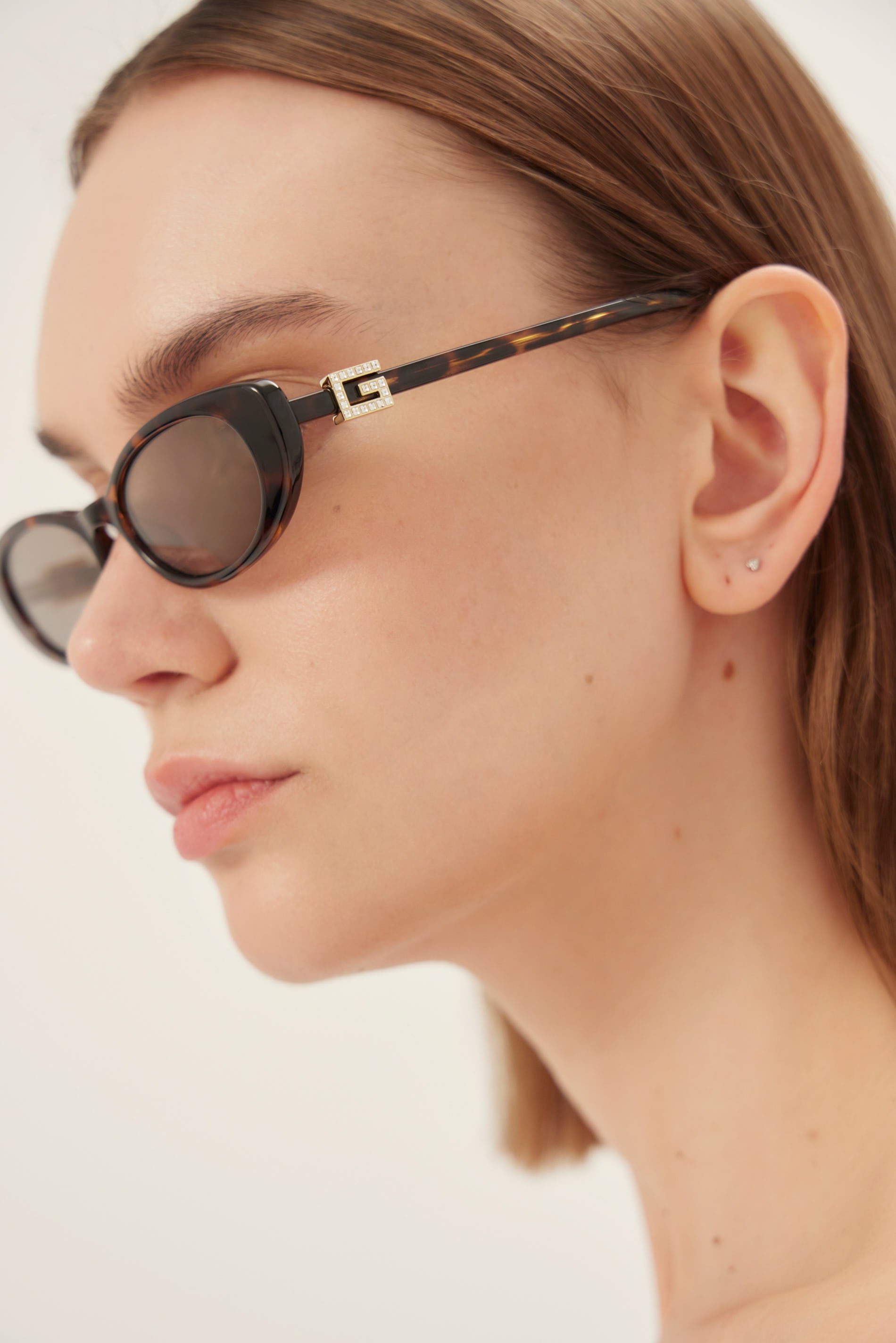 PRE-ORDINE - Occhiali da sole Gucci ovali cat-eye marroni e grigi con logo dorato