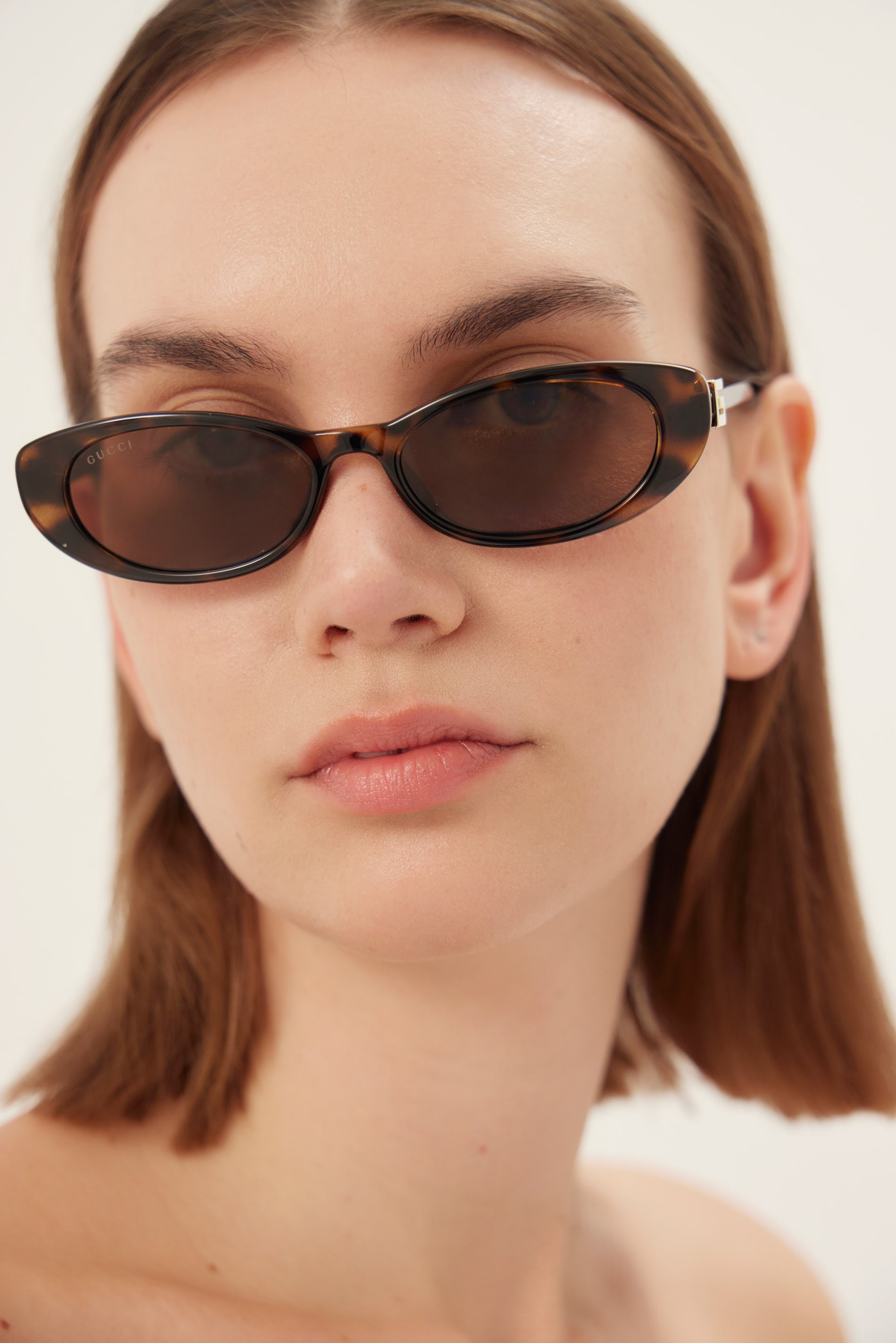 PRE PEDIDO - Gafas de sol Gucci ovaladas de ojo de gato en marrón habano con logotipo dorado