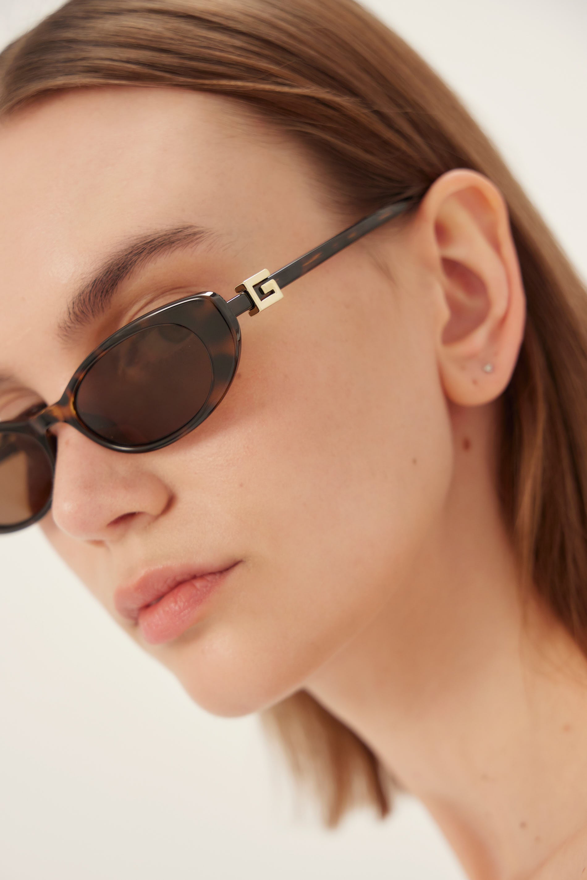 PRE PEDIDO - Gafas de sol Gucci ovaladas de ojo de gato en marrón habano con logotipo dorado